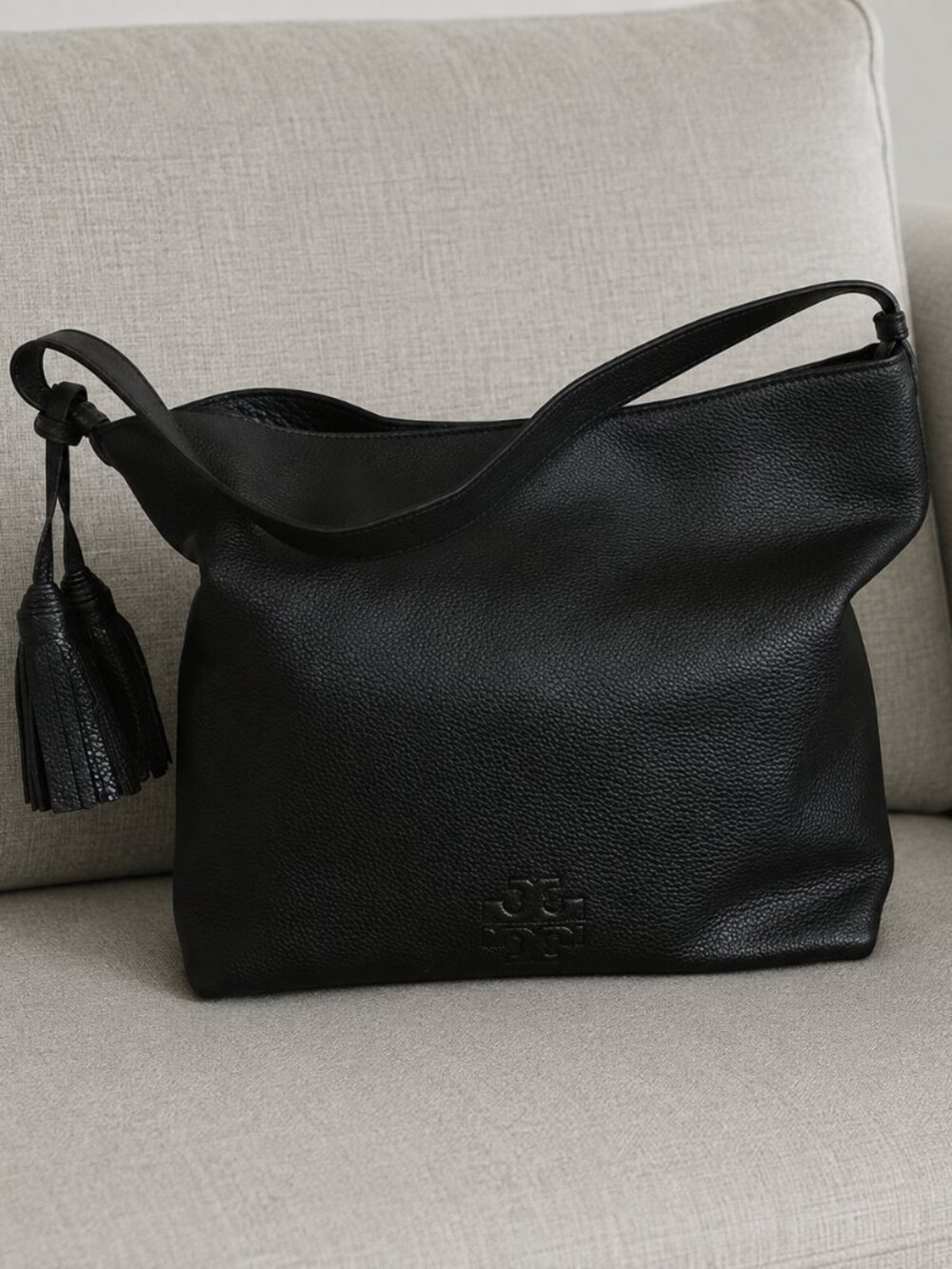Tory Burch Thea Tassel Pebble Leather Hobo Shoulder Bag in black (medium)